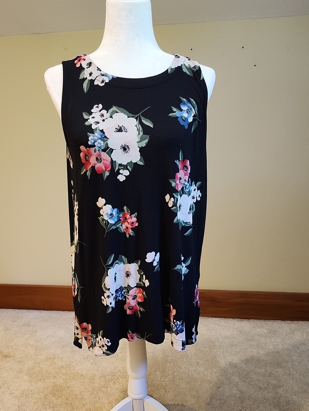 J Jill Floral Sleeveless Black Swing Tank Top
